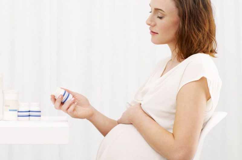 Phụ nữ có thai phải hỏi ý kiến bác sĩ trước khi dùng thuốc