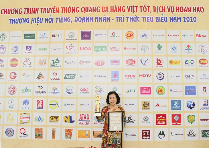 Tiến sĩ, Bác sĩ Nguyễn Thị Vân Anh nhận giải thưởng Top 20 thương hiệu tốt nhất năm 2020 cho đơn vị Nhất Nam Y Viện