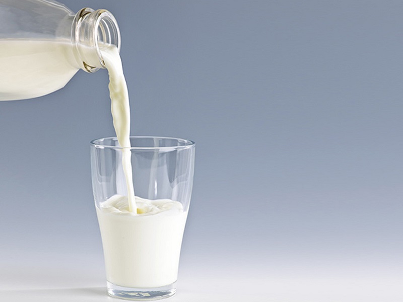 Bị gai cột sống nên uống sữa gì?