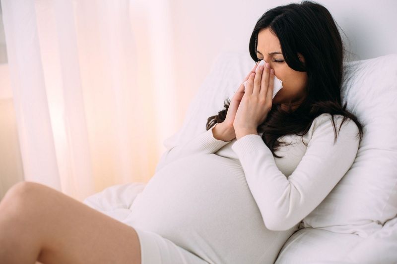 Hệ miễn dịch yếu cũng dễ dẫn đến tình trạng nấm âm đạo khi mang thai ở nữ giới