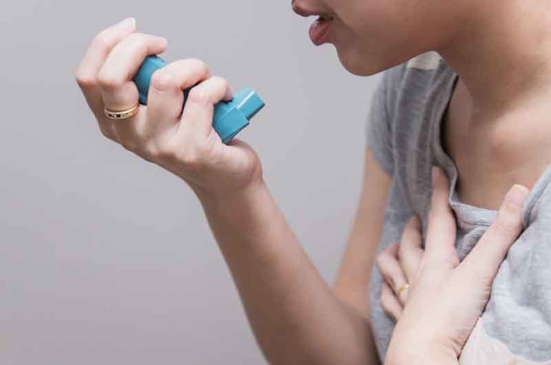 Khó thở là tác dụng phụ nghiêm trọng khi dùng thuốc cần cấp cứu ngay