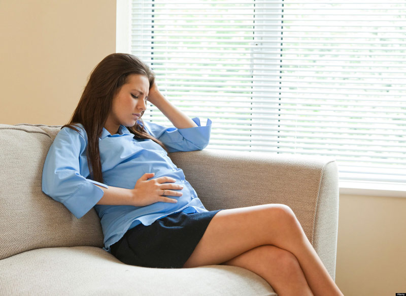 Mang thai tháng thứ 4 bị ra máu kèm đau bụng dưới là dấu hiệu rau bong non