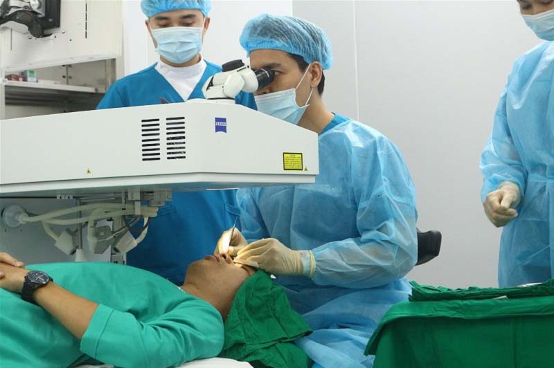 Mổ mắt bằng phương pháp lasik tại Bệnh viện Mắt TP HCM