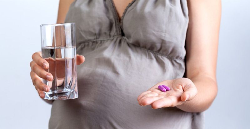 Phụ nữ mang thai hoặc đang cho con bú cần lưu ý gì khi sử dụng thuốc Dabrafenib?