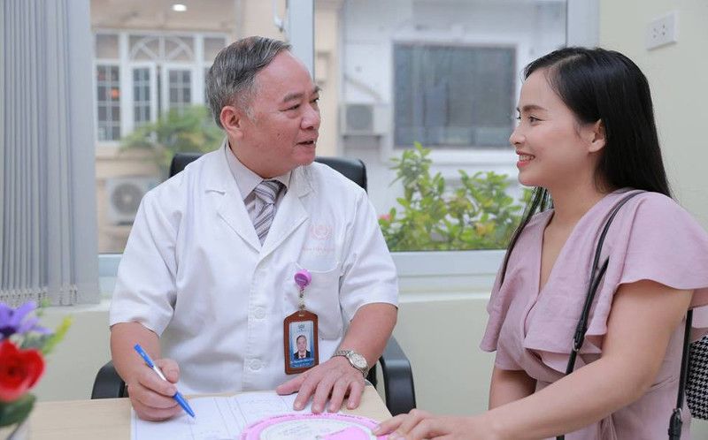 Bác sĩ Nguyễn Hữu Cốc có hơn 36 năm kinh nghiệm khám chữa bệnh phụ khoa