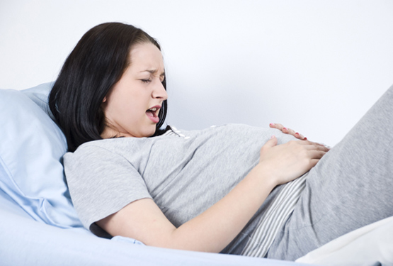 Mang thai tháng thứ 6 đau bụng