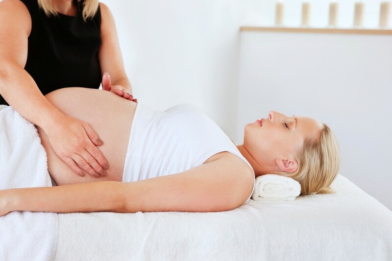 Massage cho bà bầu có thể giúp sinh dễ dàng