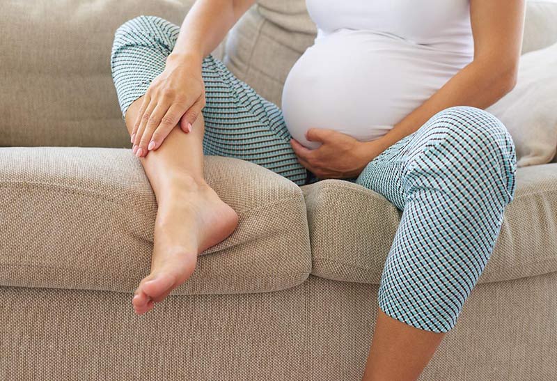 Phù chân khi mang thai là hiện tượng bình thường