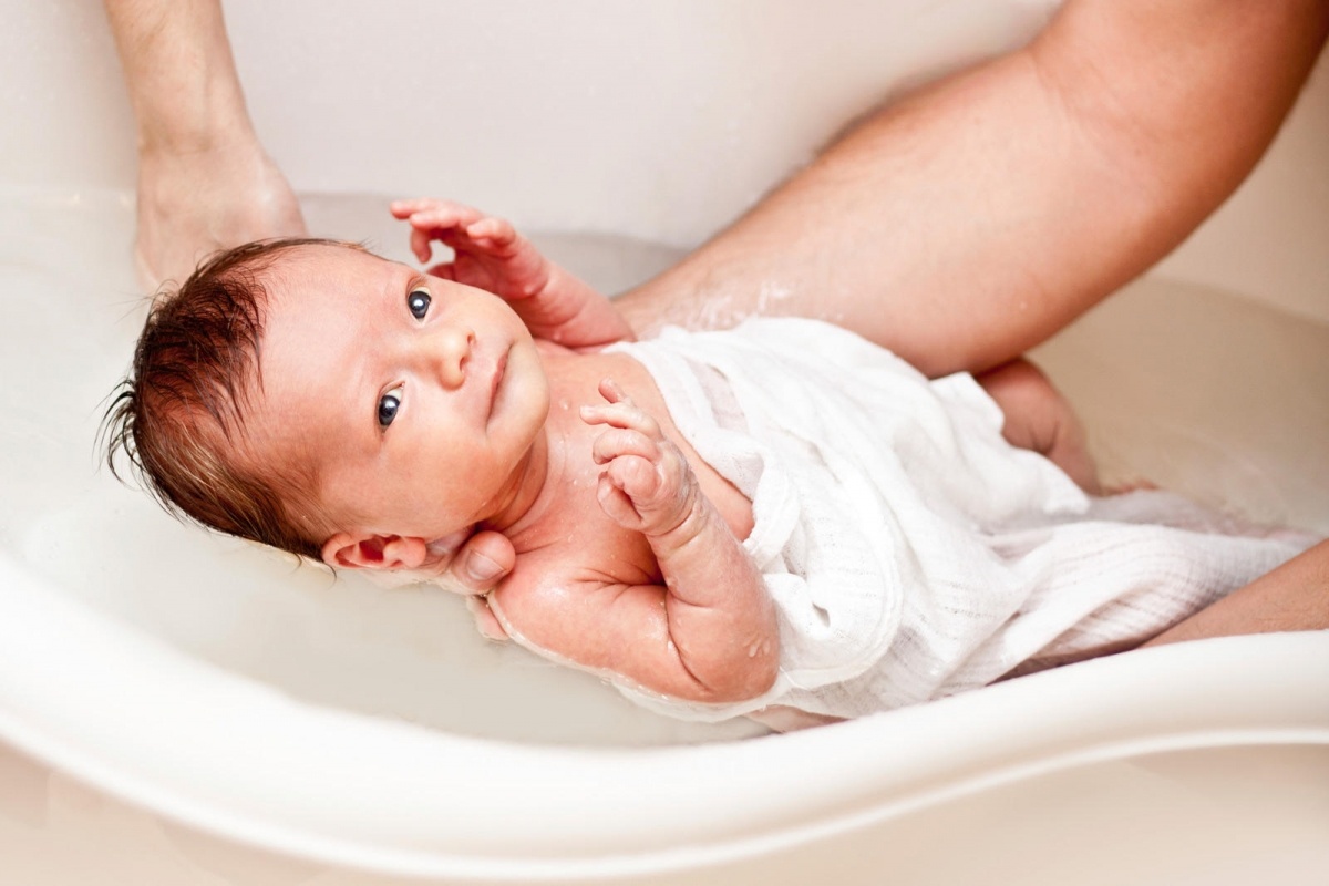 Cần chú ý khi tắm cho trẻ sơ sinh