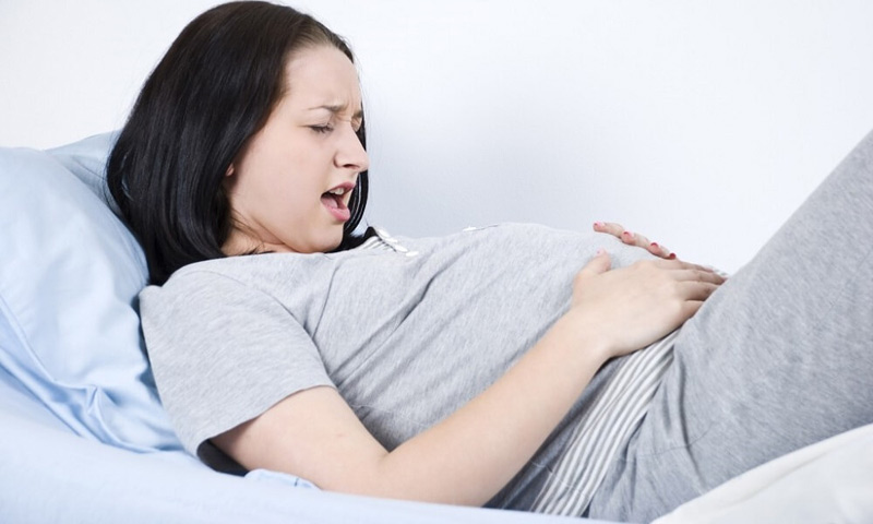 Tuần 15 nếu mẹ bầu bị đau bụng dưới thì nên lưu ý