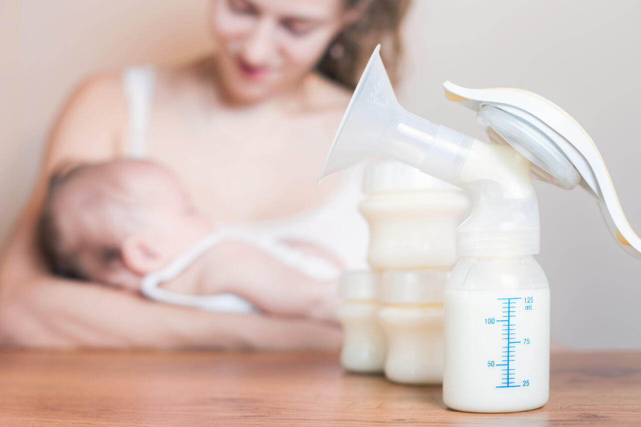 Sữa mẹ chứa nhiều vitamin tốt cho da