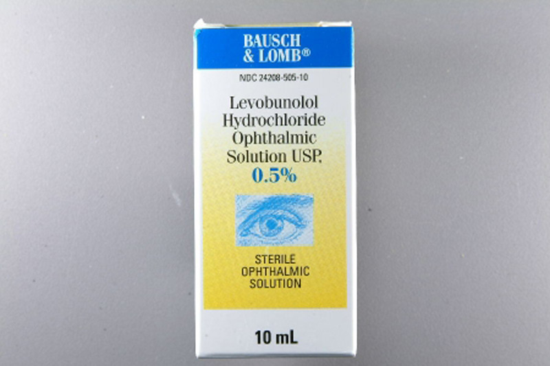 Không đeo kính áp tròng khi nhỏ thuốc Levobunolol vào mắt