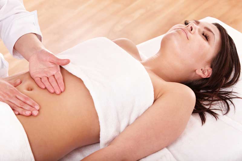 Massage bụng sau sinh giúp giảm cân