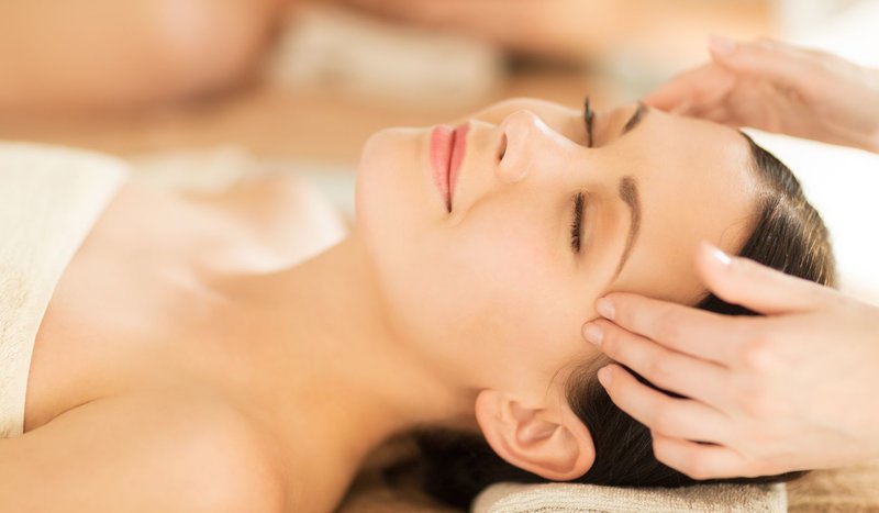Massage sau sinh tại nhà giúp giảm đau thư giãn