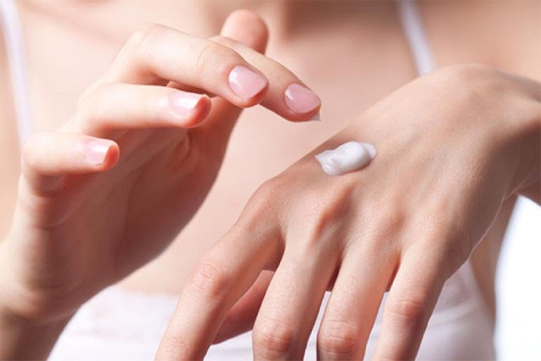 Tìm hiểu rõ thành phần của kem, thuốc trị mụn thâm là điều bạn cần đặc biệt lưu ý