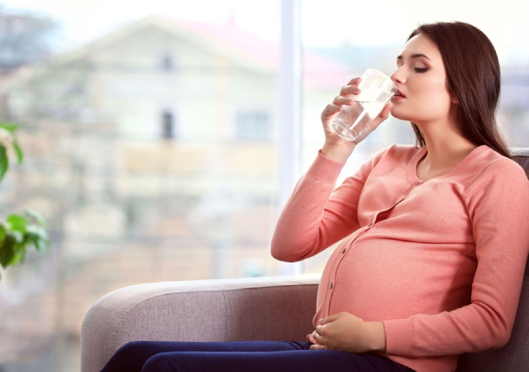 cần làm gì khi bị sốt cuối thai kỳ