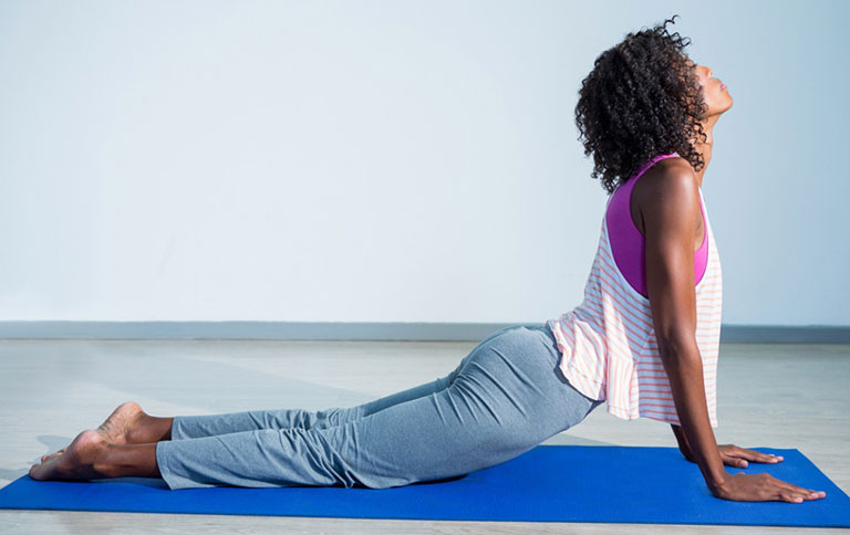bài tập yoga chữa thoát vị đĩa đệm