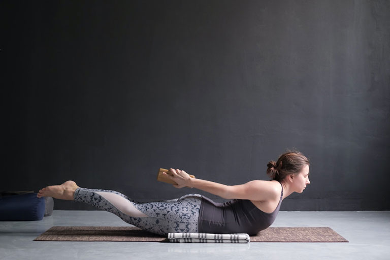 bài tập yoga chữa thoát vị đĩa đệm cổ