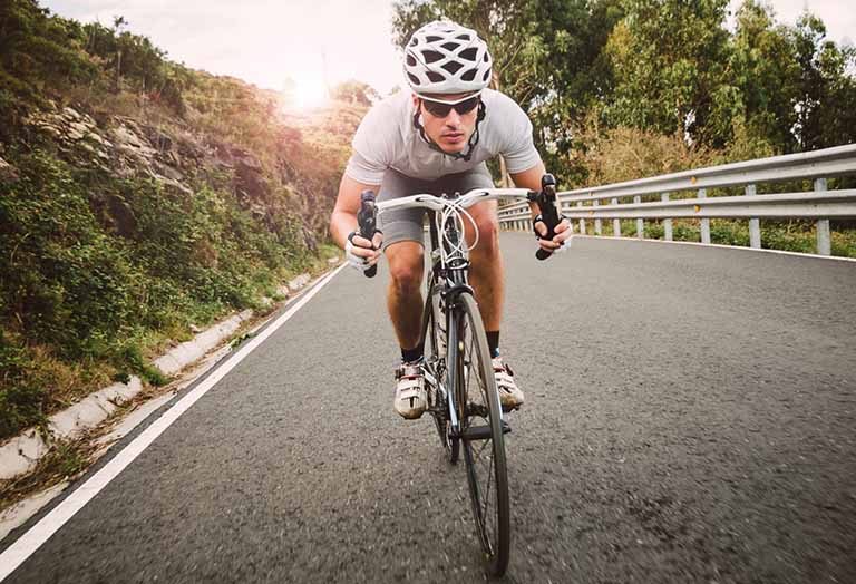 đạp xe đạp - bài tập thể dục chữa viêm đại tràng