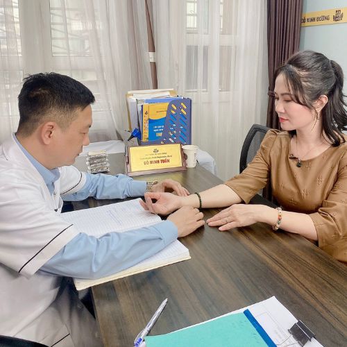 Diễn viên Nguyệt Hằng từng chữa mề đay sau sinh tại Đỗ Minh Đường