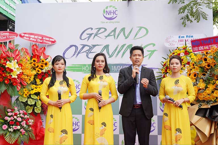 Chuyên gia Bùi Thị Hải Yến trong ngày khai trương cơ sở 2 tại TP Hồ Chí Minh.