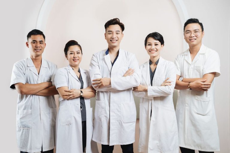 Nha khoa 360 Dental hội tụ nhiều bác sĩ giỏi, có trình độ chuyên môn cao
